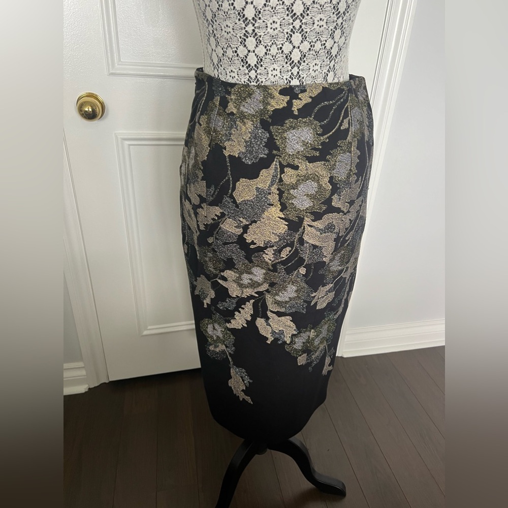 BCBGMaxAzria Size 4 Runway Skirt Gold Silver Black